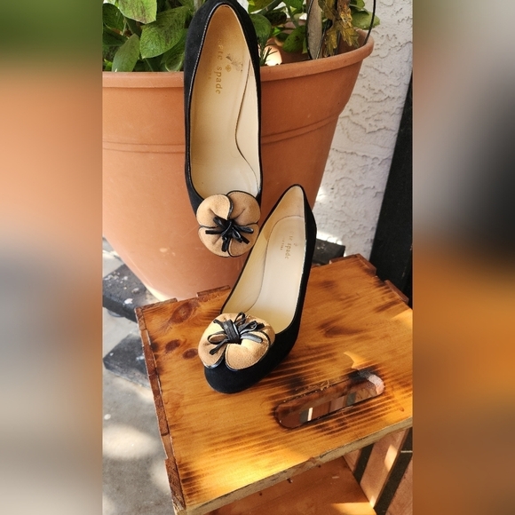Kate Spade New York BLACK SUEDE LEATHER Montana Heels Floral Toe Accent - Picture 2 of 8